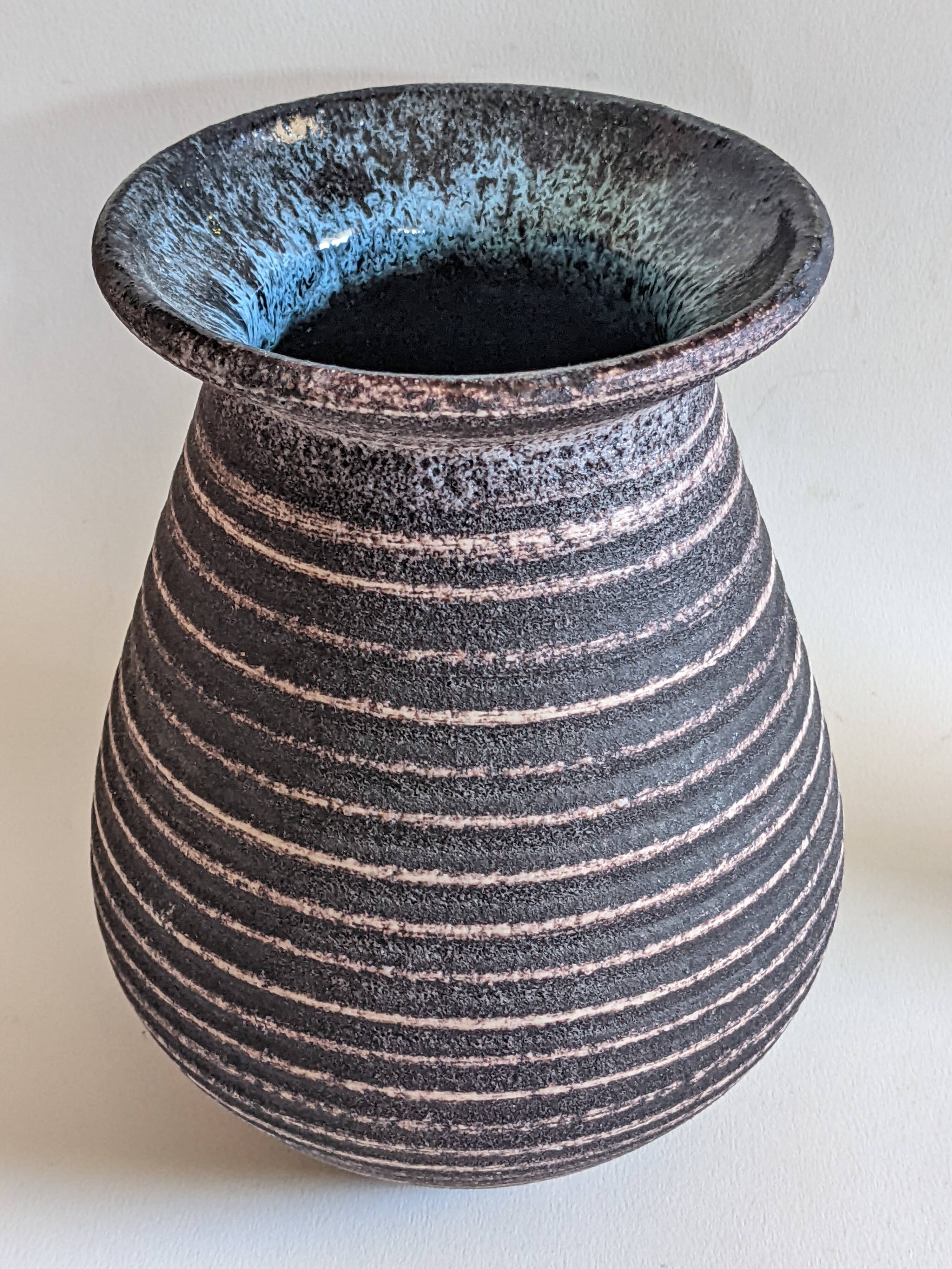 Accolay ceramic vase