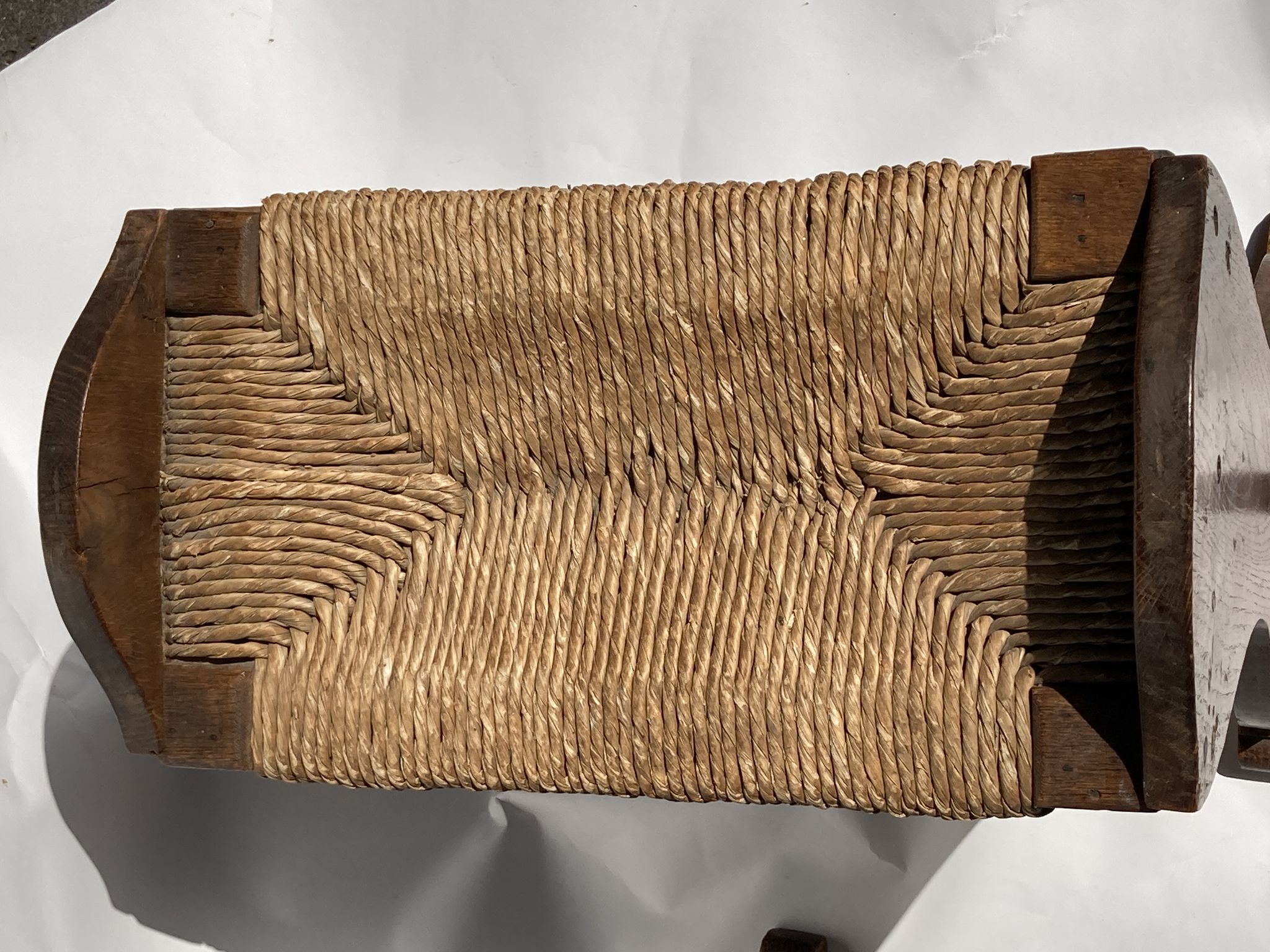 Tabouret en osier monastry antique ou hocker