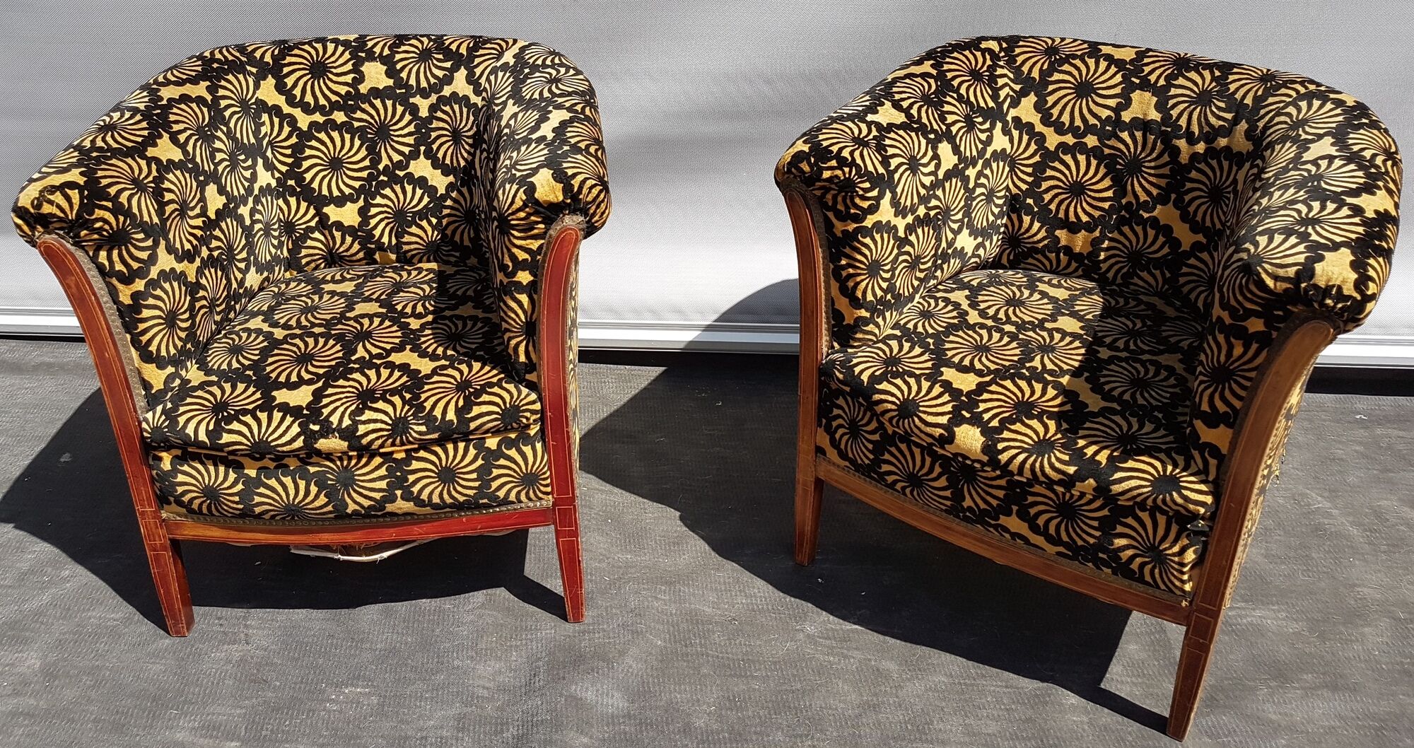 Fauteuil tonneau art déco  velours marguerite esprit boudoir dandy