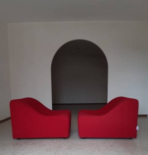 Pair of swivel chromatic lounge chairs by Kwok Hoi Chan, Steiner