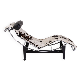 LC4 chaise lounge lounger with leather covering by Cassina