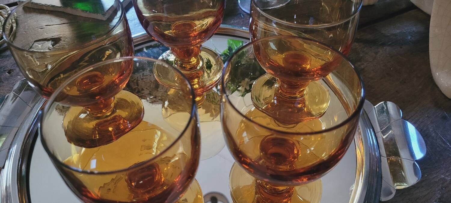 Verres à pied 70's ambré
