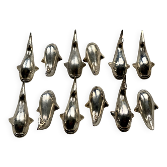 Set of 12 vintage silver-plated metal knife rests from the 1970s in the shape of a whale.