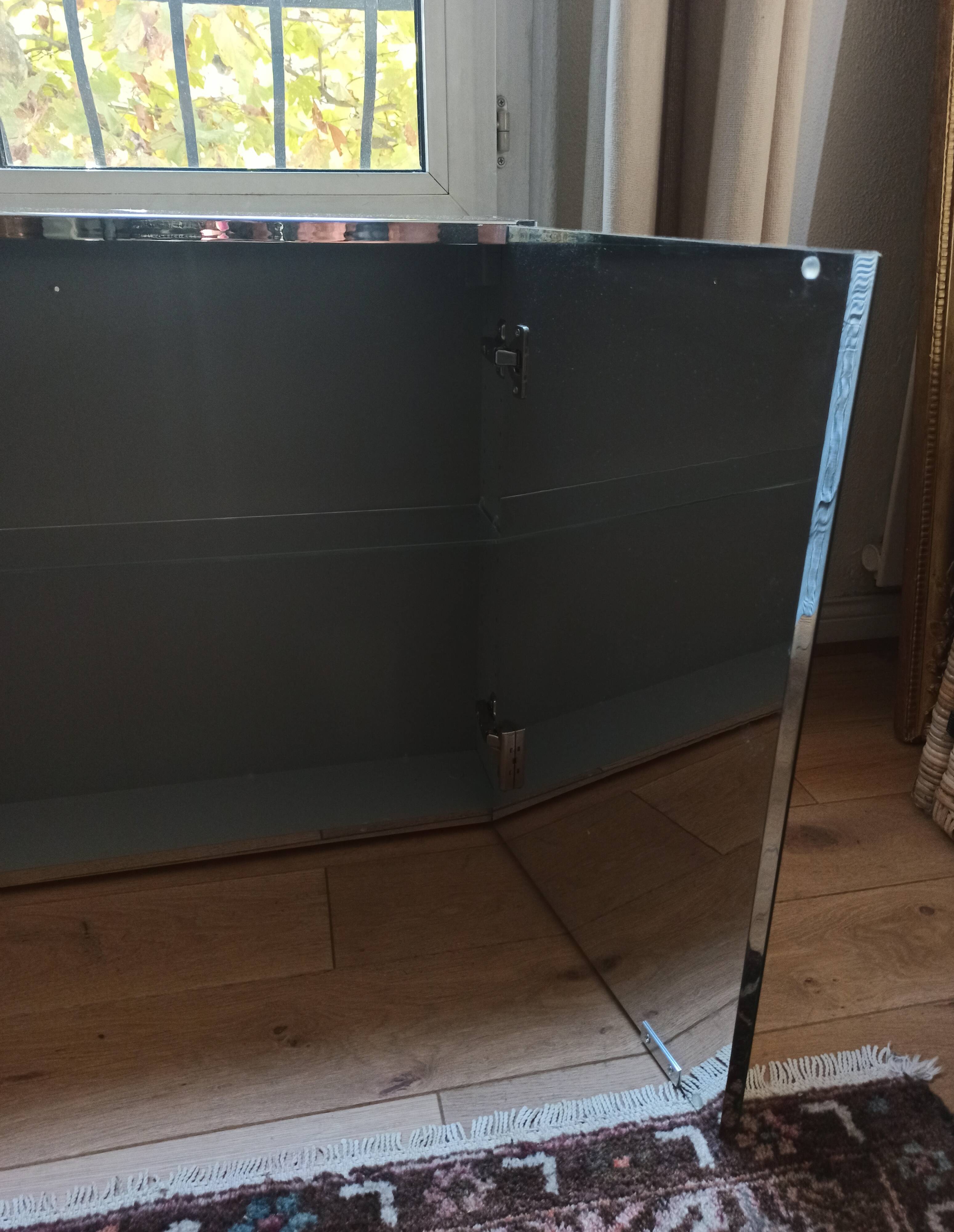 Bathroom mirror cabinet