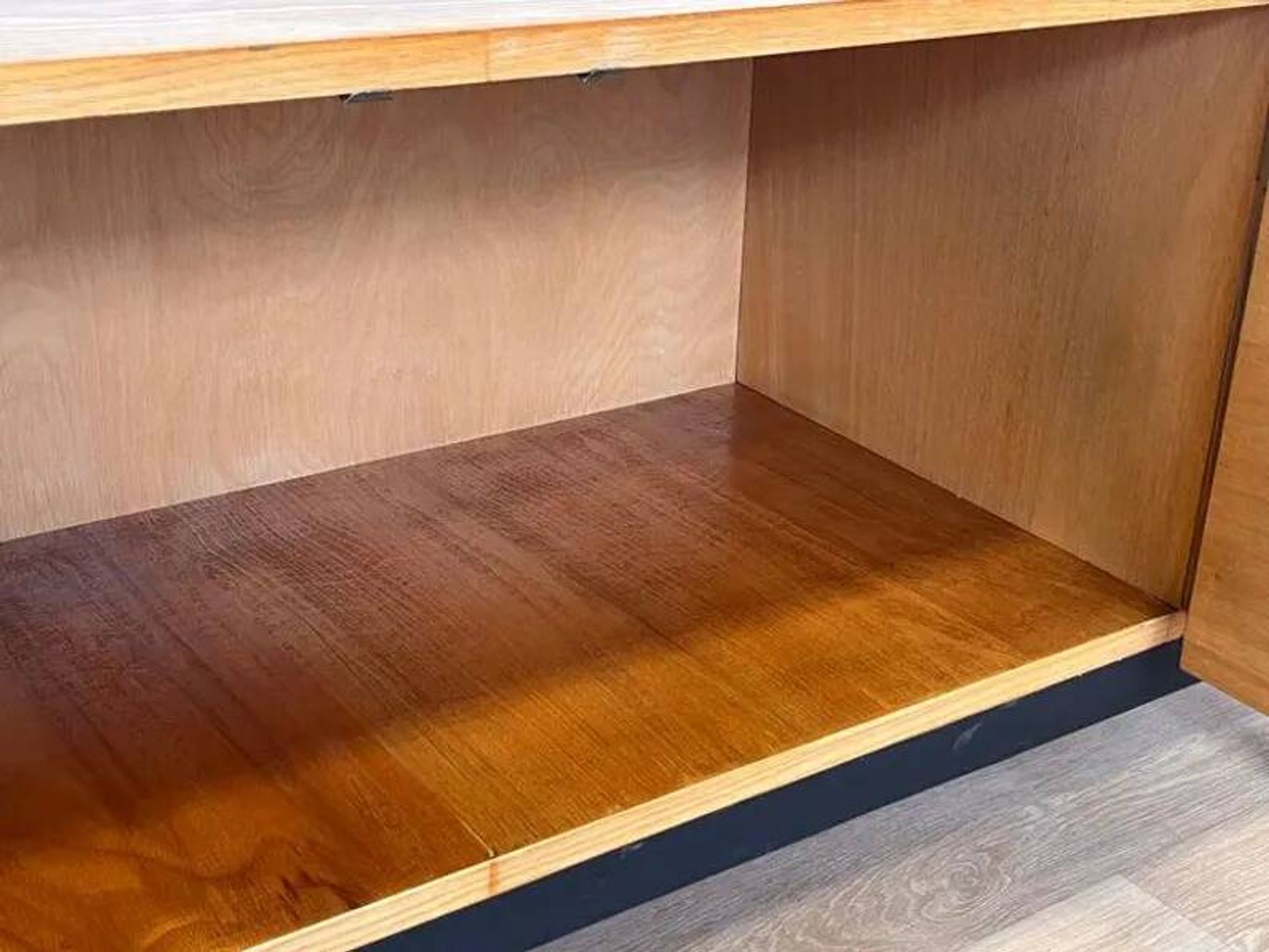 Buffet en bois au design simple des années 1940 par UP zavody - Tchécoslovaquie