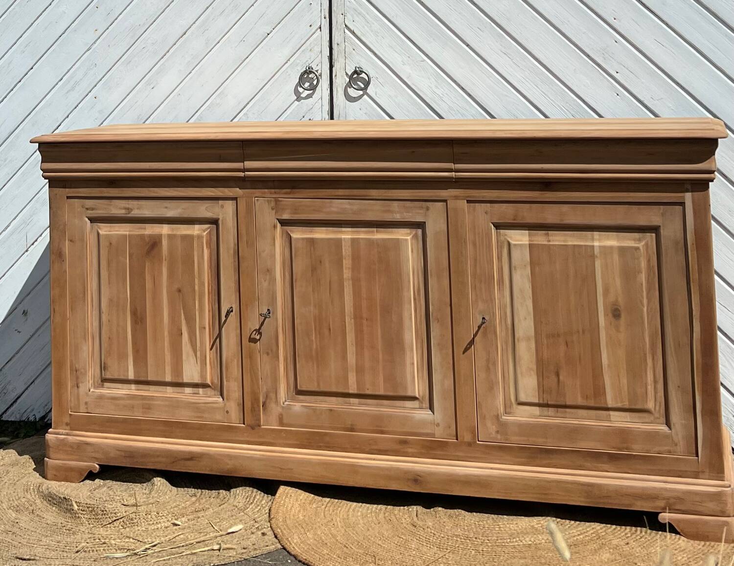 Enfilade / antique buffet in solid raw wood with 3 drawers.