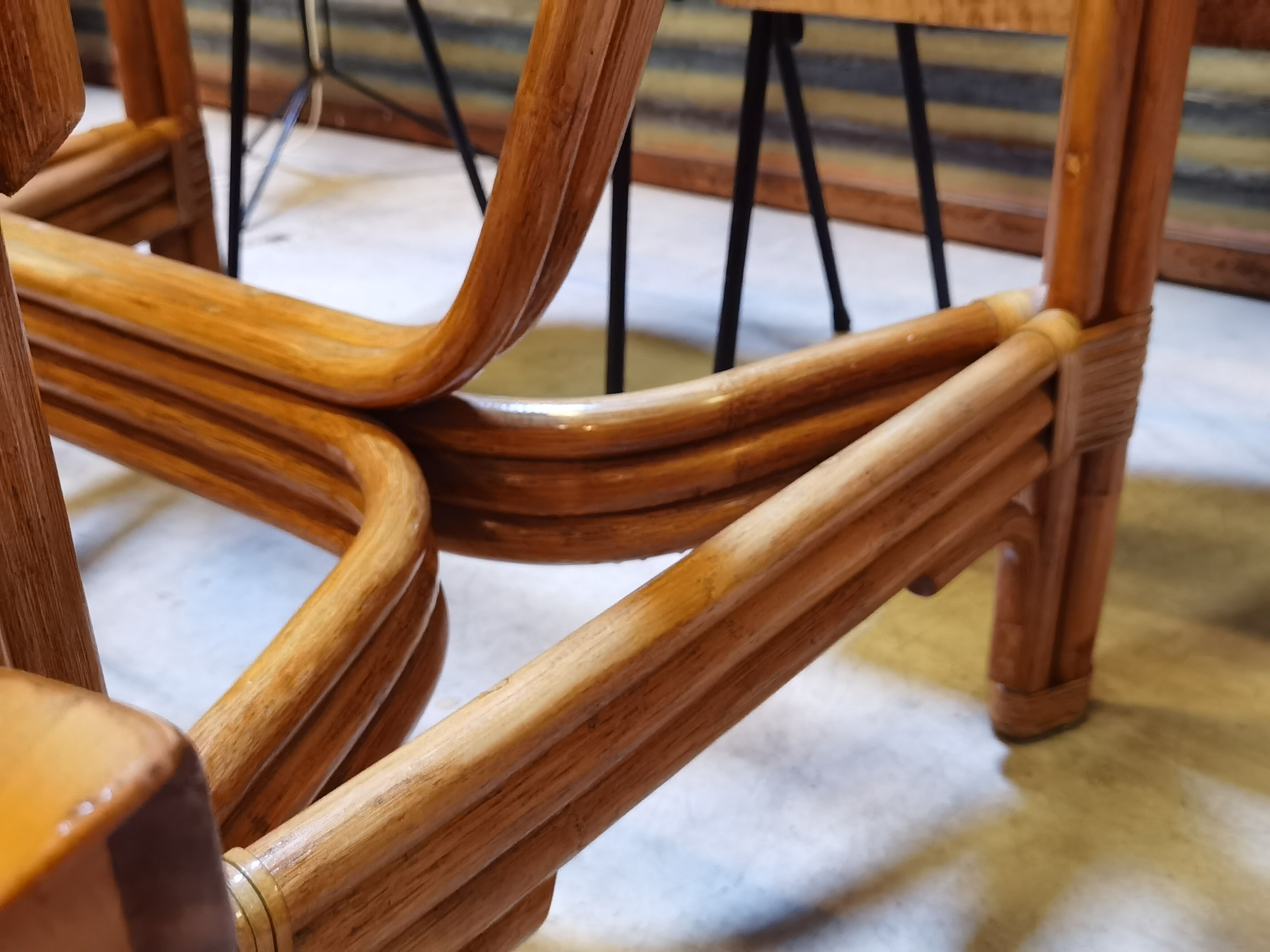 Dining table in rattan and glass 1960