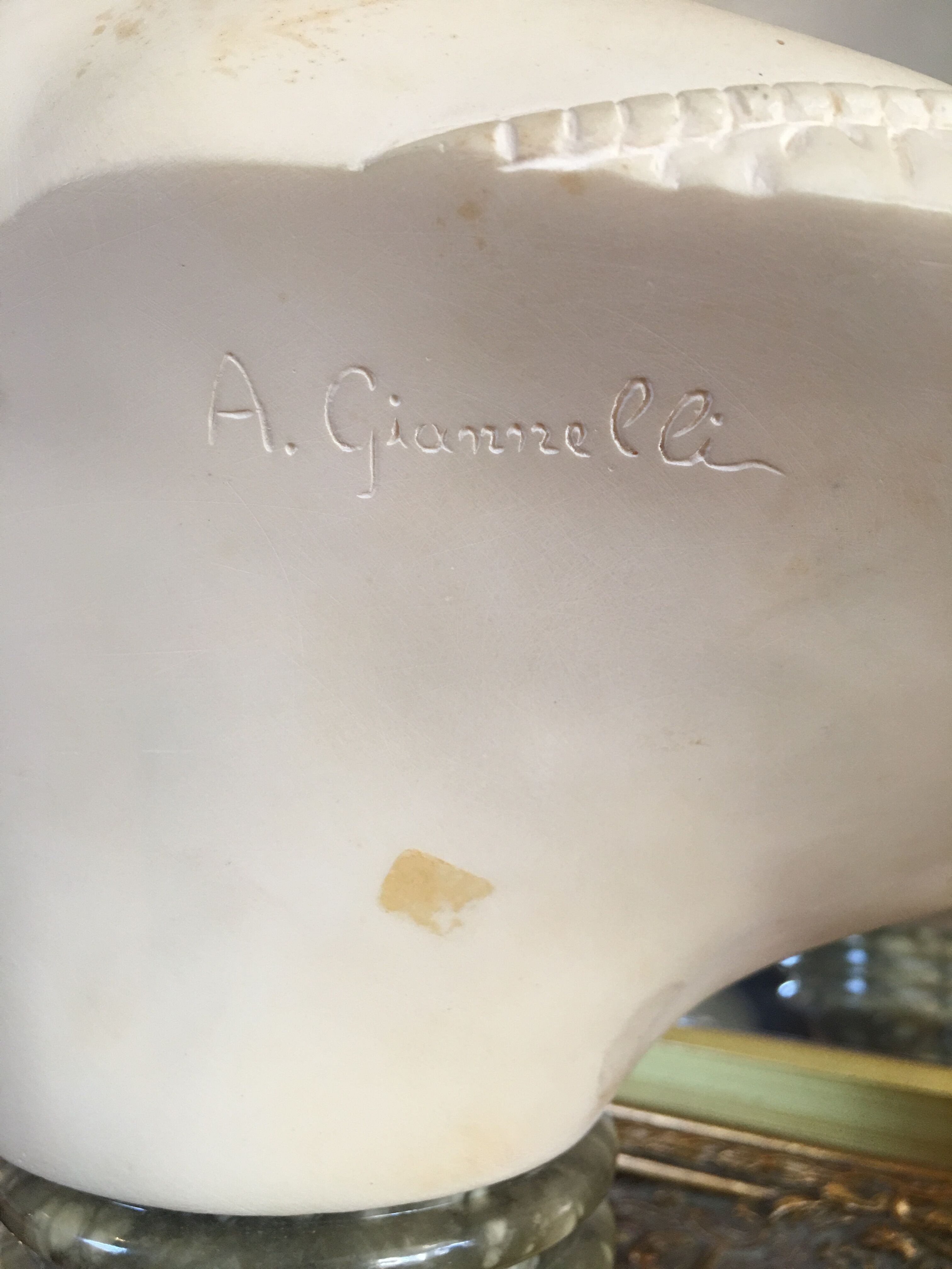 Bust in alabaster signed Alain Giannelli