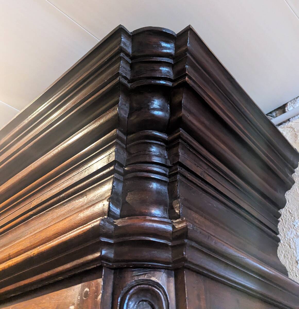 Wardrobe from the Périgord castle. Louis XIV period