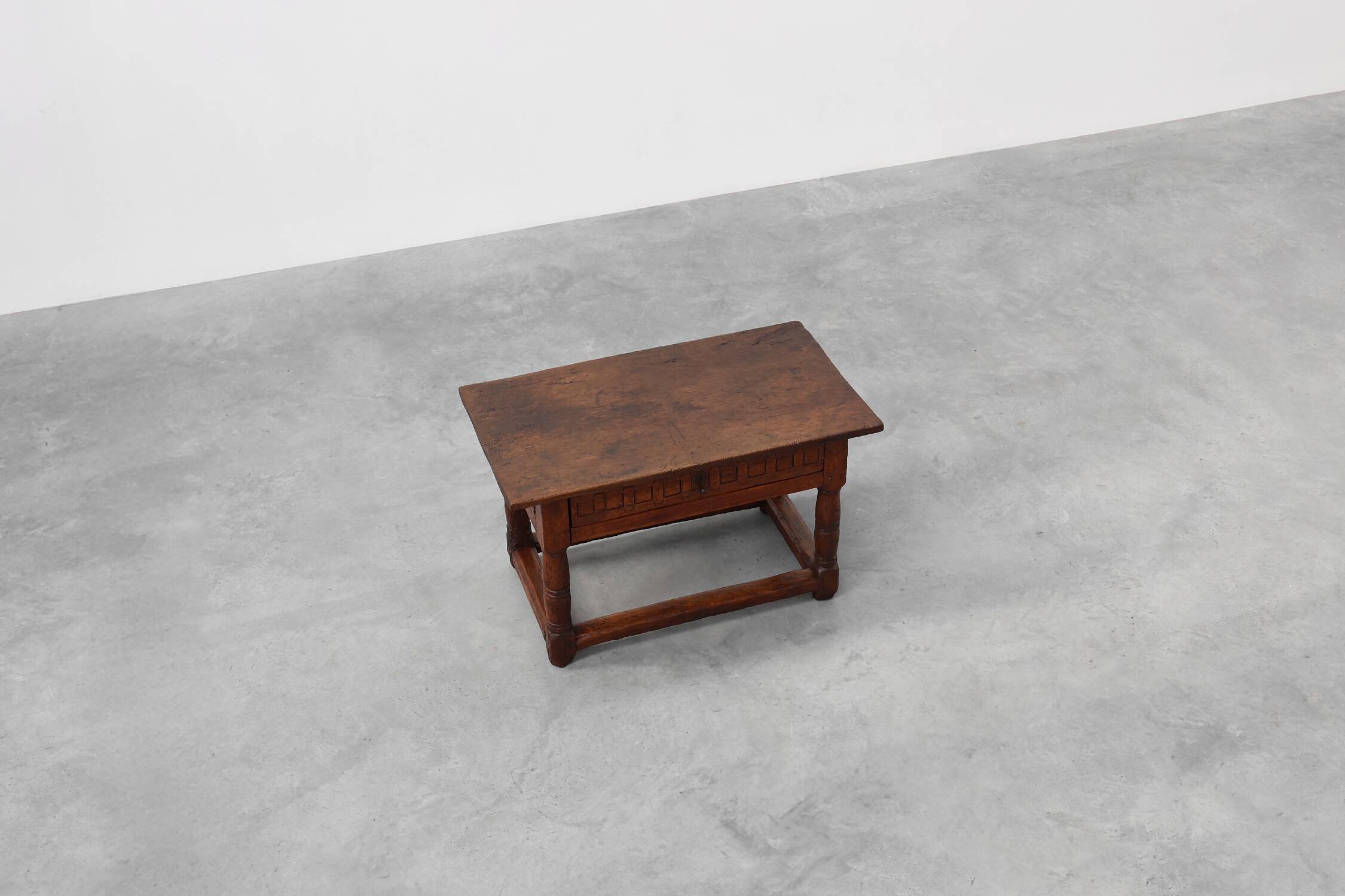 Oak hand-carved side table in wabi wabi style, Spain, 17th Century
