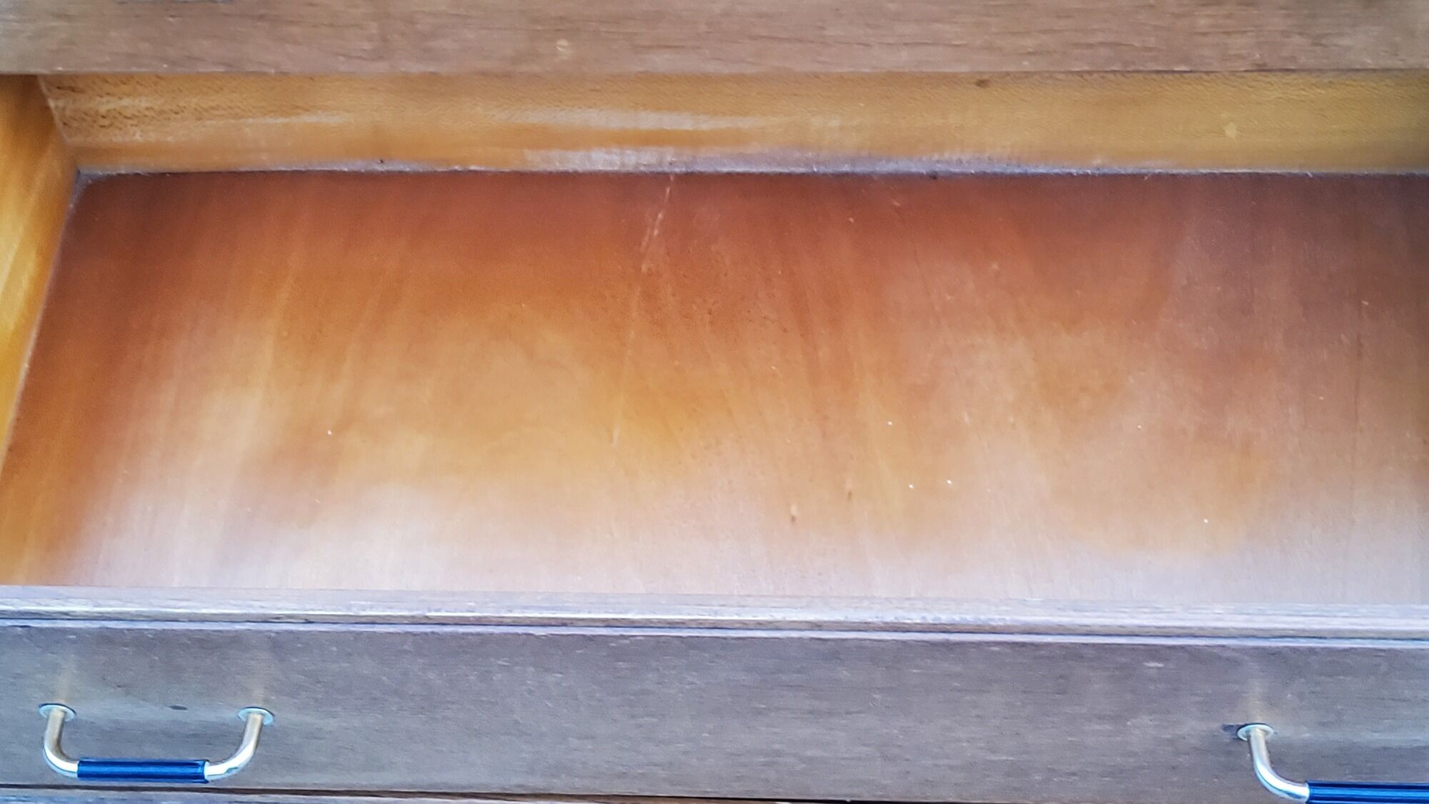 Vintage chest of drawers in golden oak from the 50s with 3 drawers and spindle-legged shelf