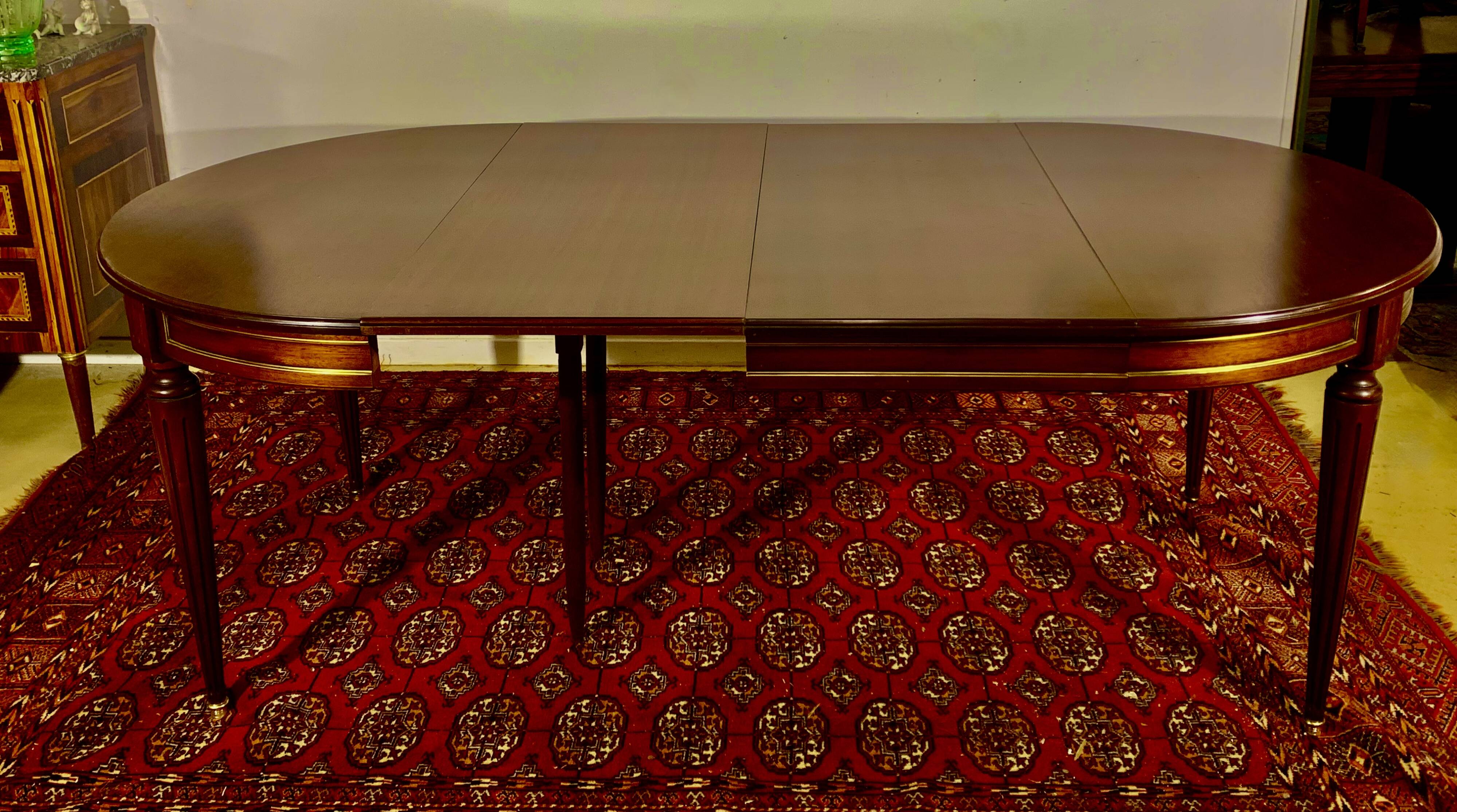 Louis XVI style mahogany oval or round table with extensions, 8 people