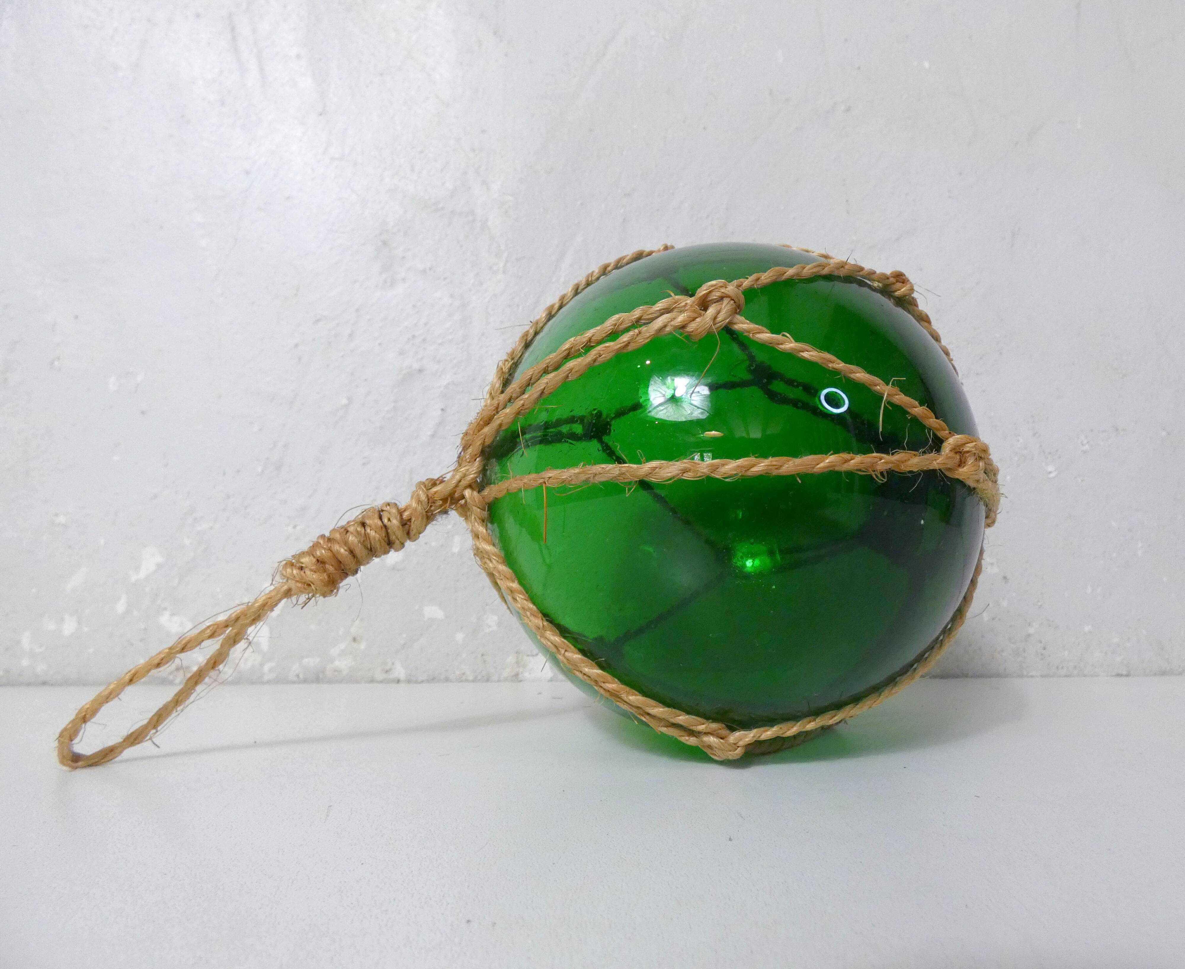 Boule, flotteur en verre vert vintage
