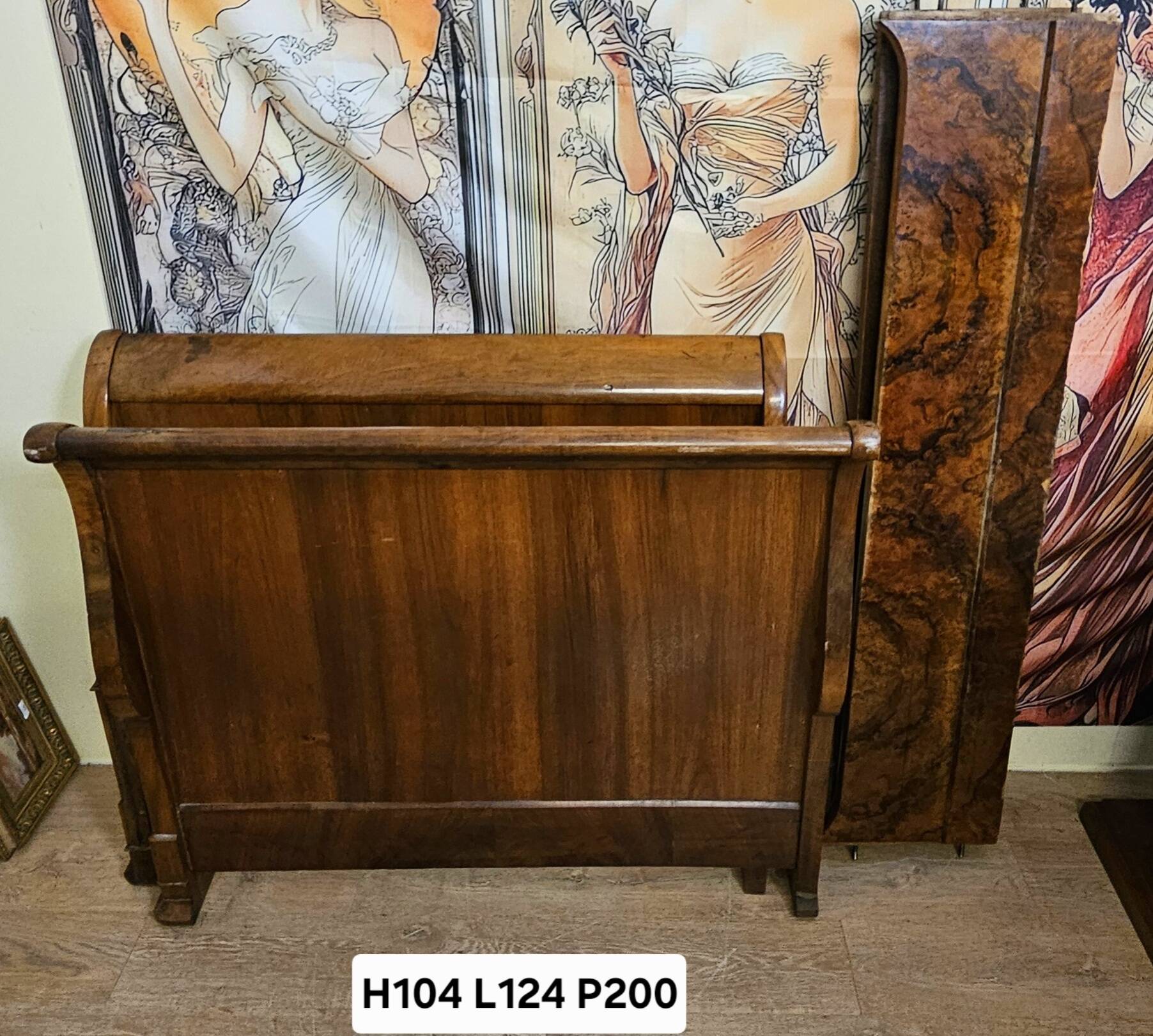 Light boat in walnut briar – Charles X period / Restoration / Louis Ph