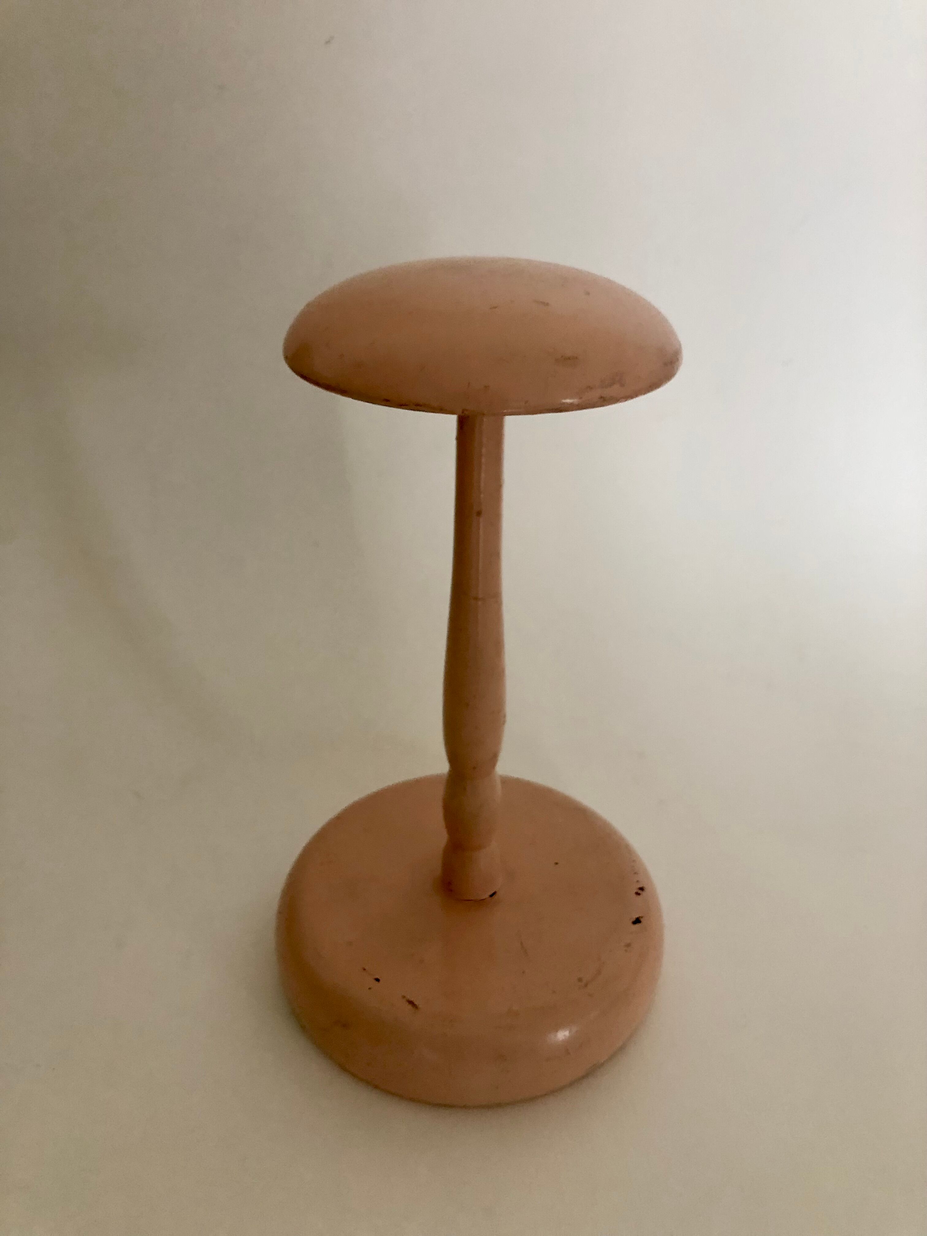 Hat holder milliner's accessory