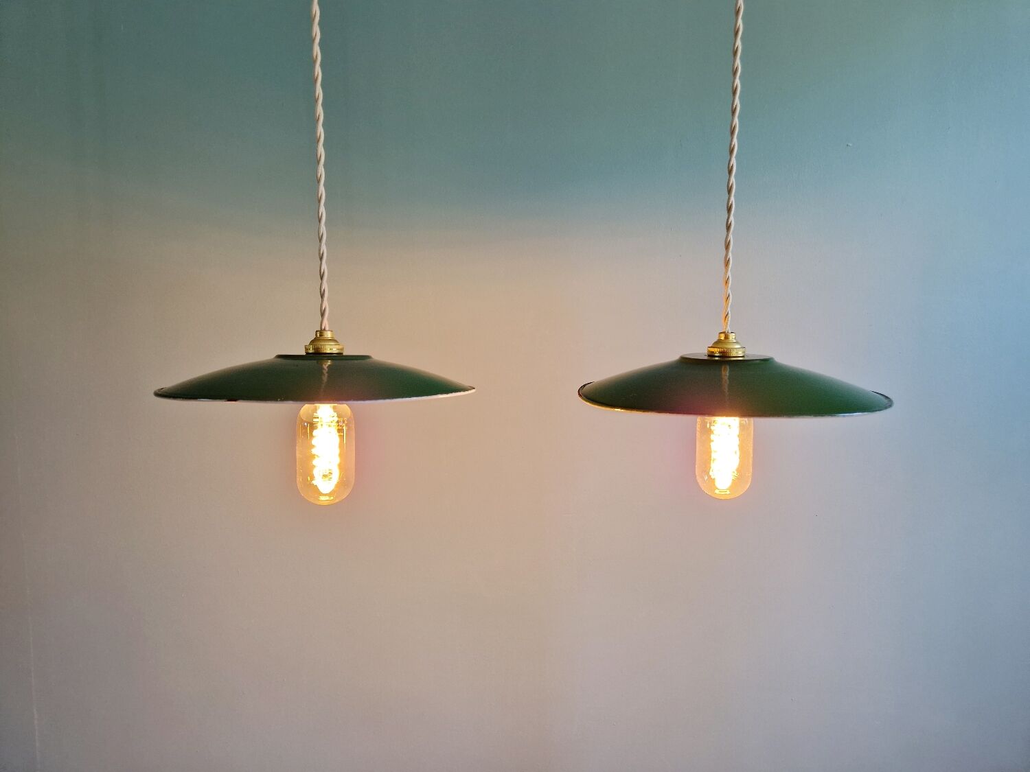 Industrial suspension in green enamelled sheet metal (7 available)