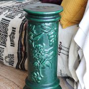 Pedestal column in green ceramic with flower and fruit decoration