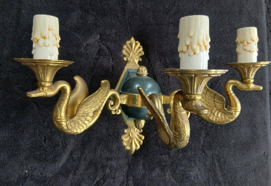 Rare wall sconce in bronze, Empire style, swan.