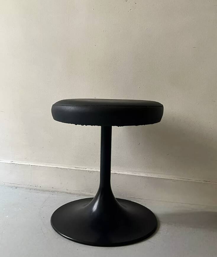 Tabourets tulipe noir , design 1970