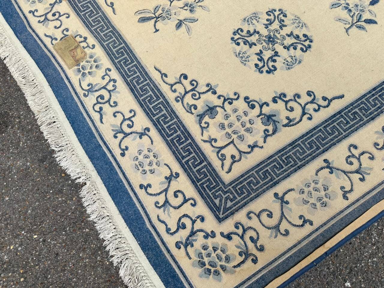 Large Chinese wool rug 200 x 310 cm — Blue & beige (Beijing style)