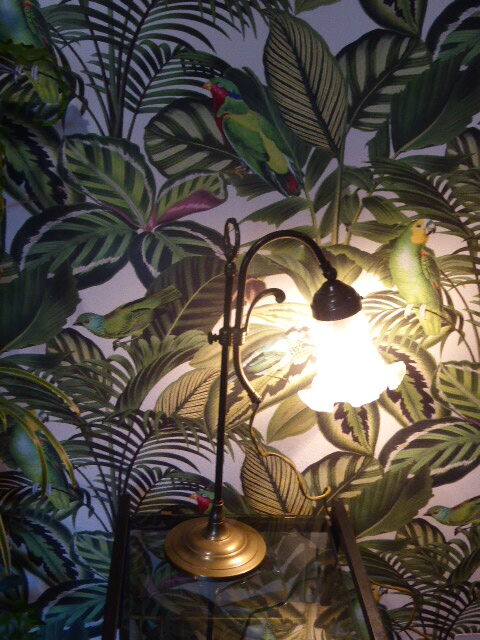 Reglable brass table lamp