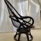 Chaise à œuf en rotin vintage des années 70 en très bon état.