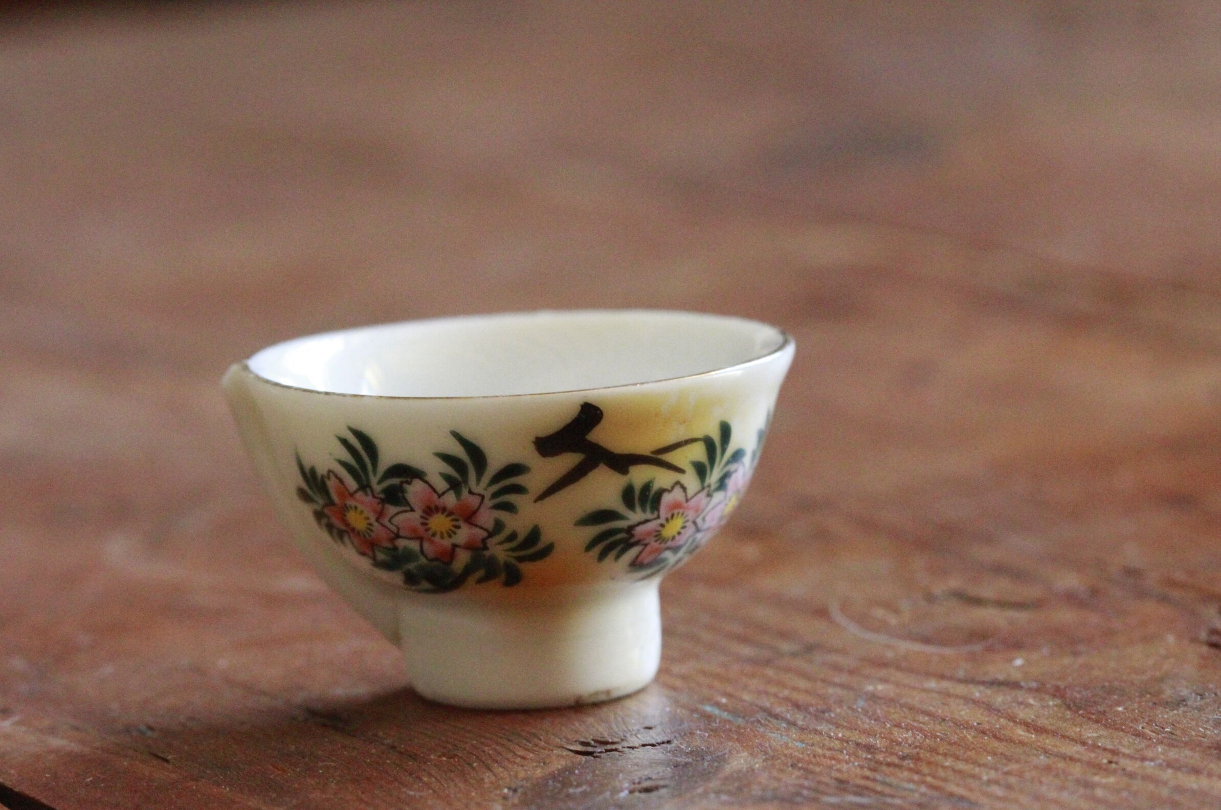 Sake glasses whistling