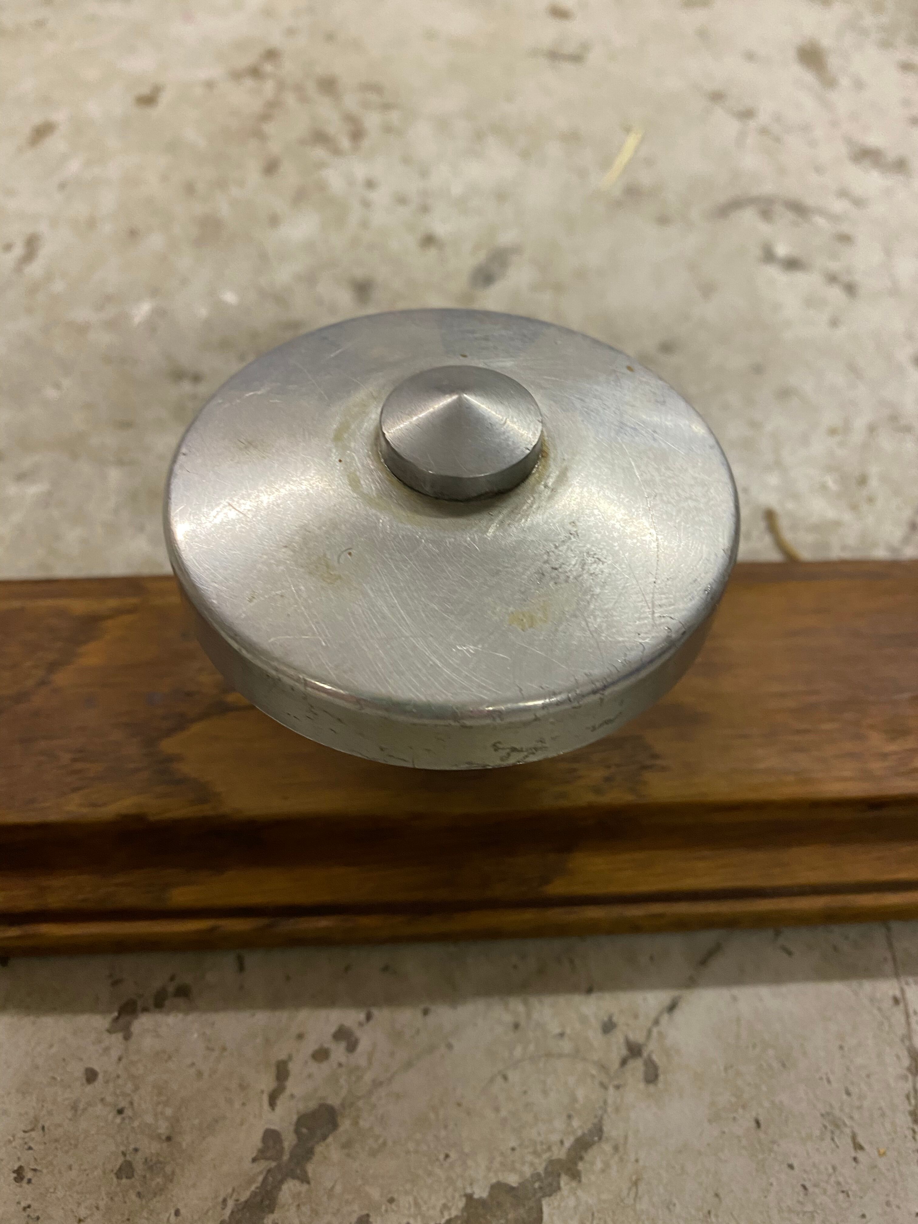 Wall-mounted coat rack