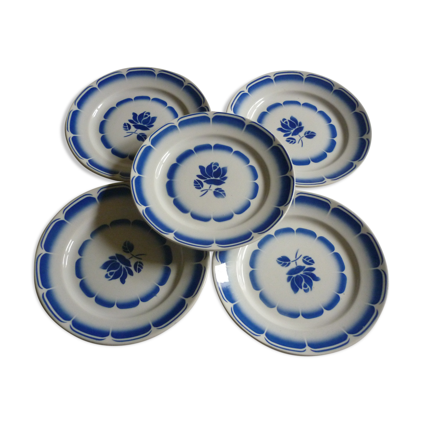 5 plates of vintage blue flowers