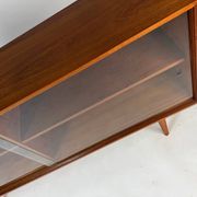 Vitrine vintage en teck, buffet, étagère des années 60, style mid-century.