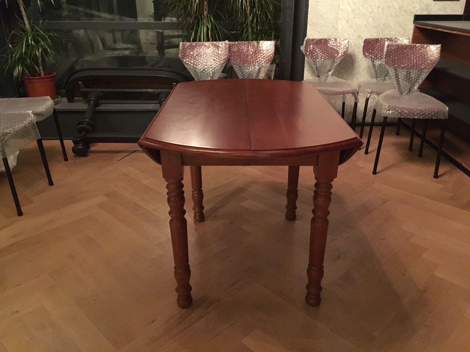 Expandable roundtable