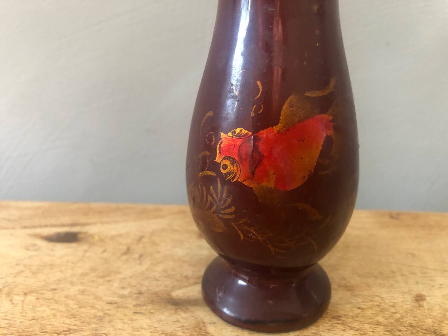 Lacquered wooden vase, Vietnam, 20th century.