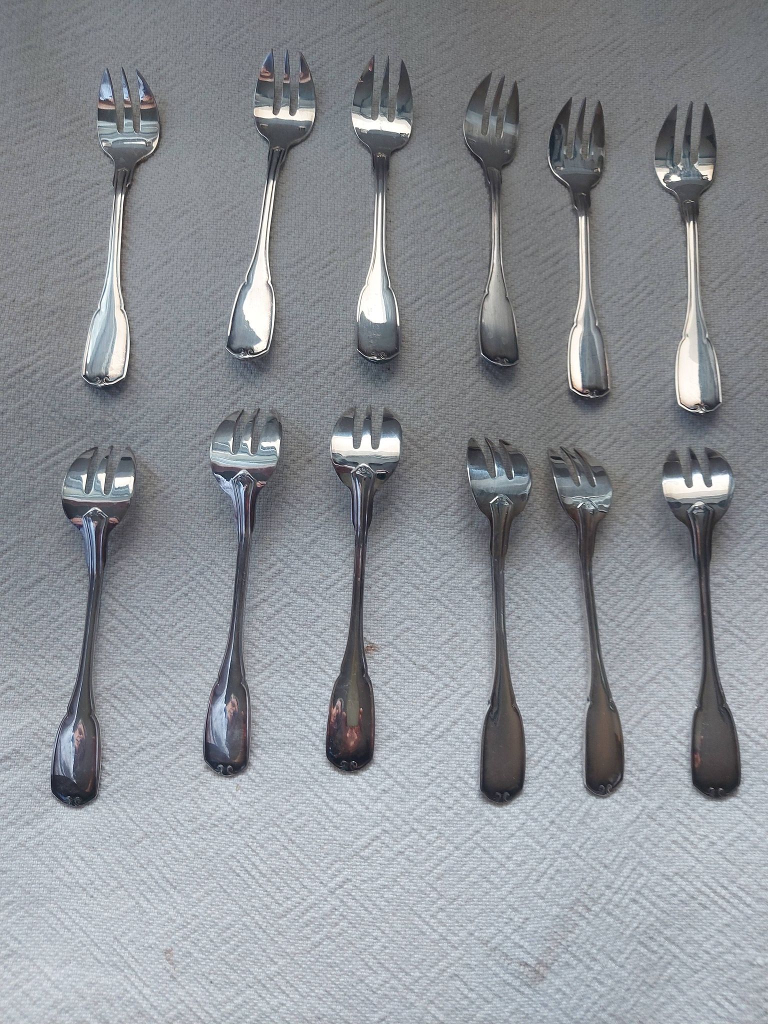 12 fourchettes à dessert en métal argenté  cailard  bayard