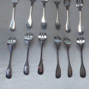 12 fourchettes à dessert en métal argenté  cailard  bayard