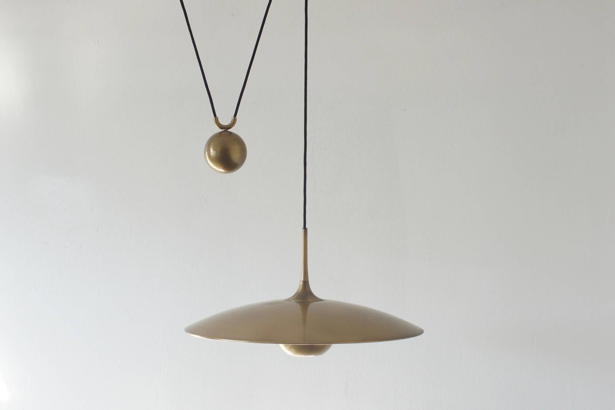 Onos 55 Counterbalance Pendant Lamp in Brass by Florian Schulz