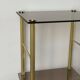 Tables d’appoint en verre et laiton