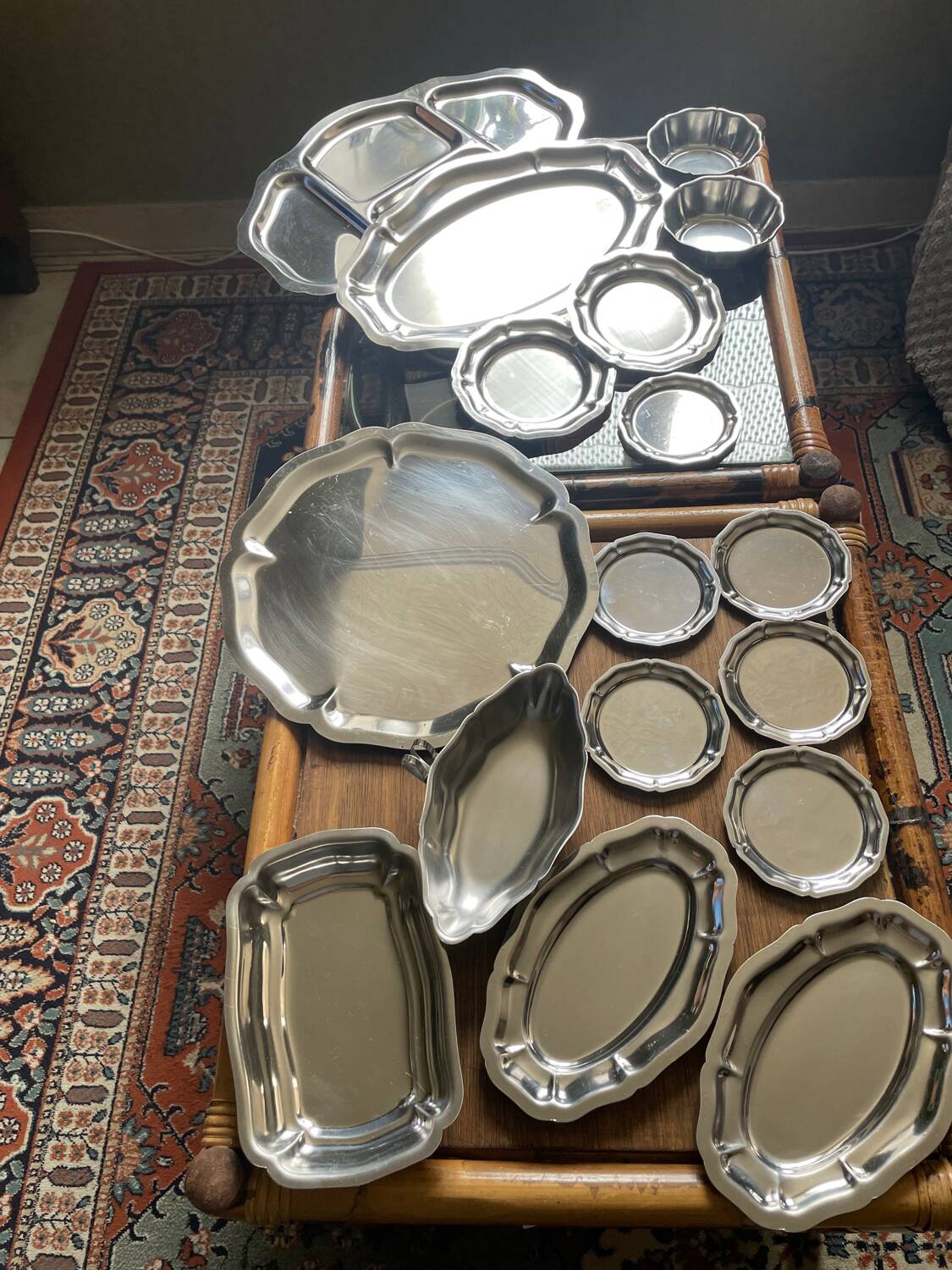 Set of stainless steel dishes