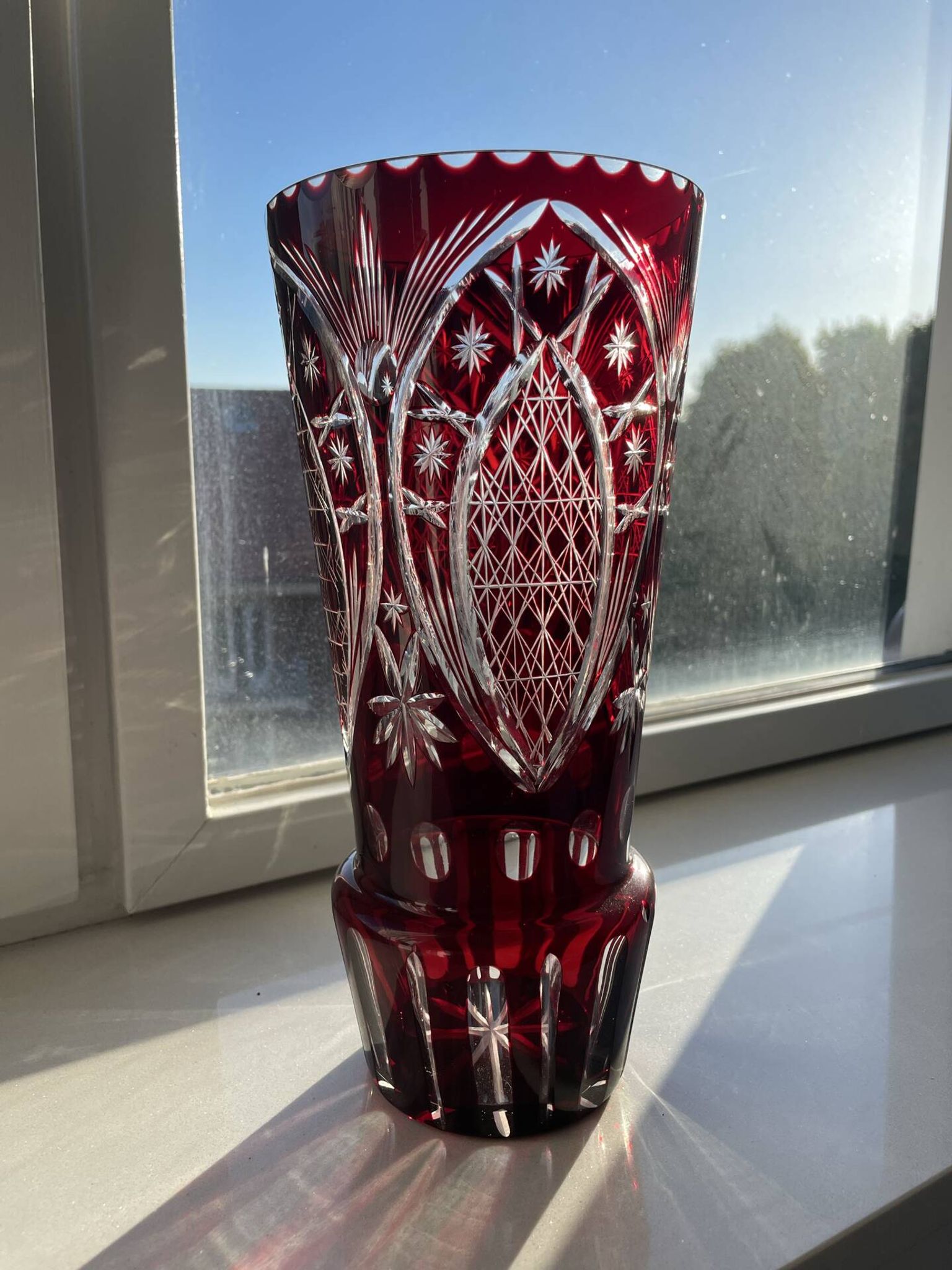 Vase en cristal taillé à la main bohémien ou polonais - Vintage - Rubis/Cranberry