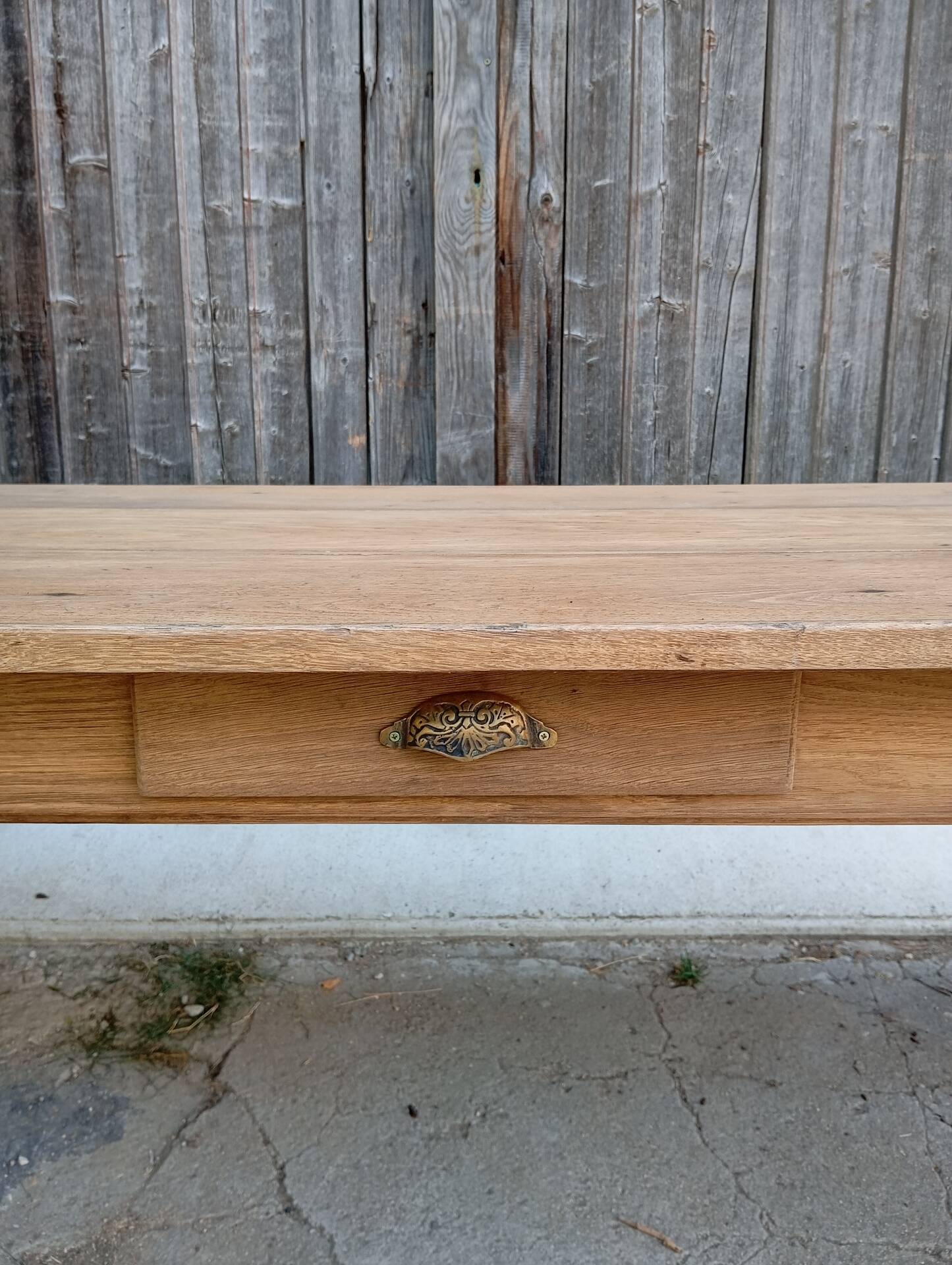 Farm table