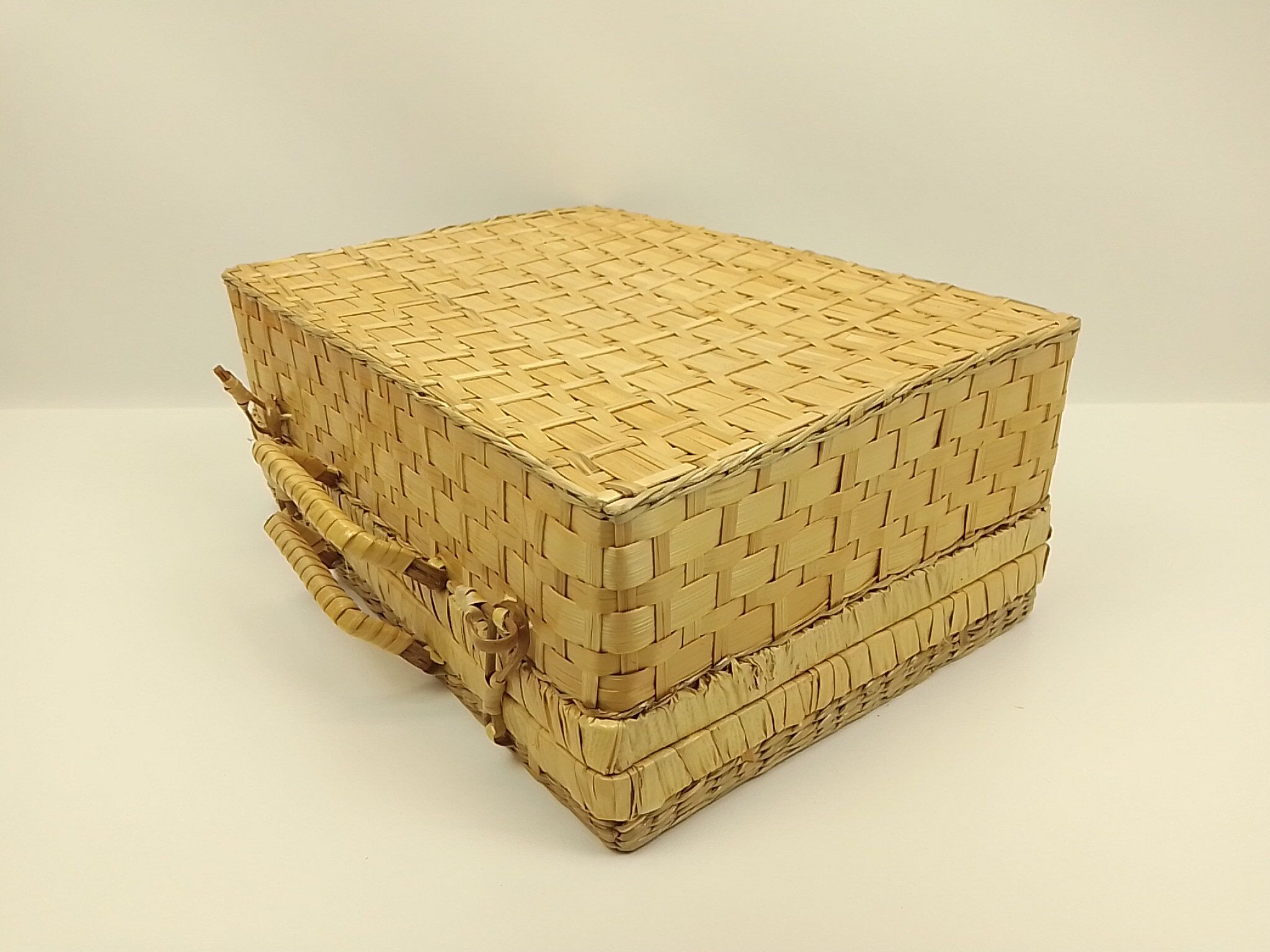 Rectangular wicker case 2 handles