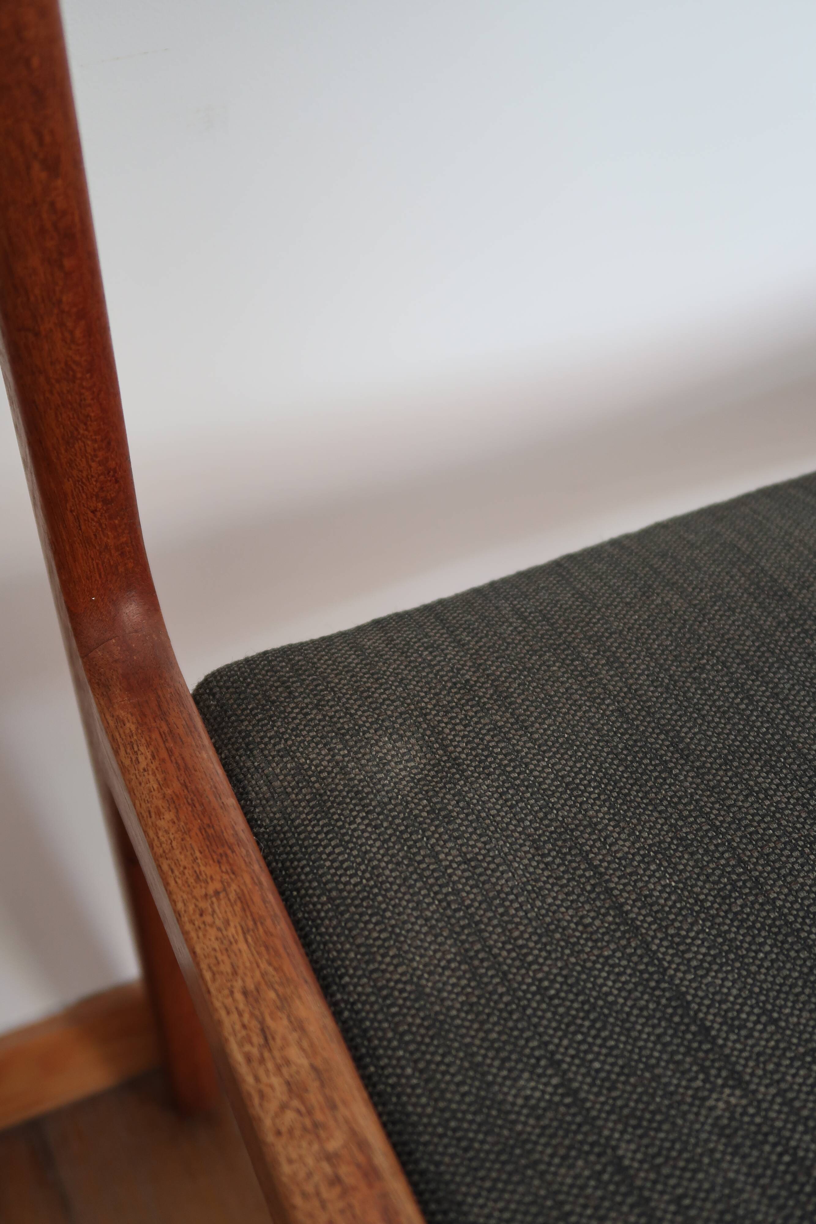 4 chaises vertes danoises estampillées