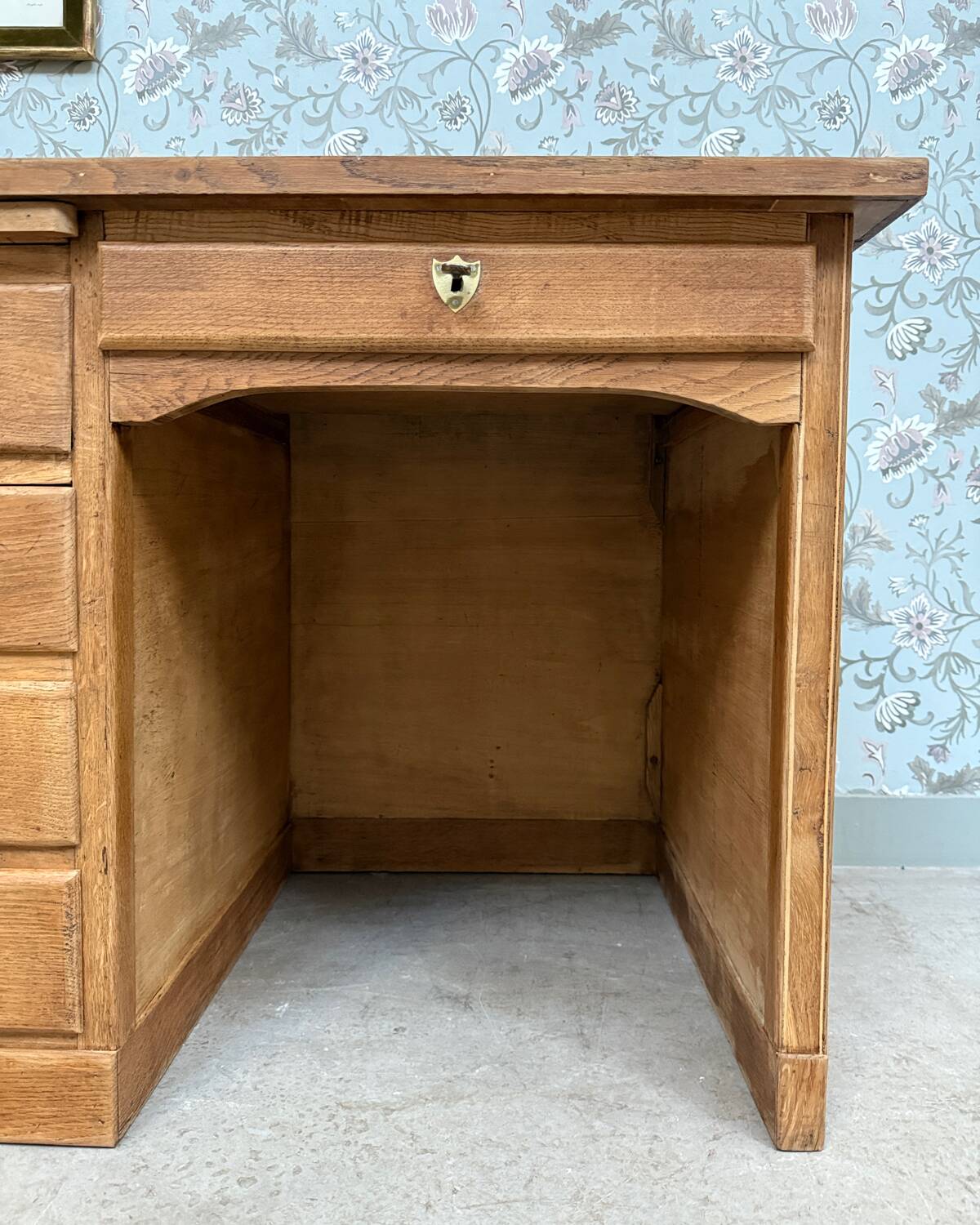 Oak half-minister's desk (renovated)
