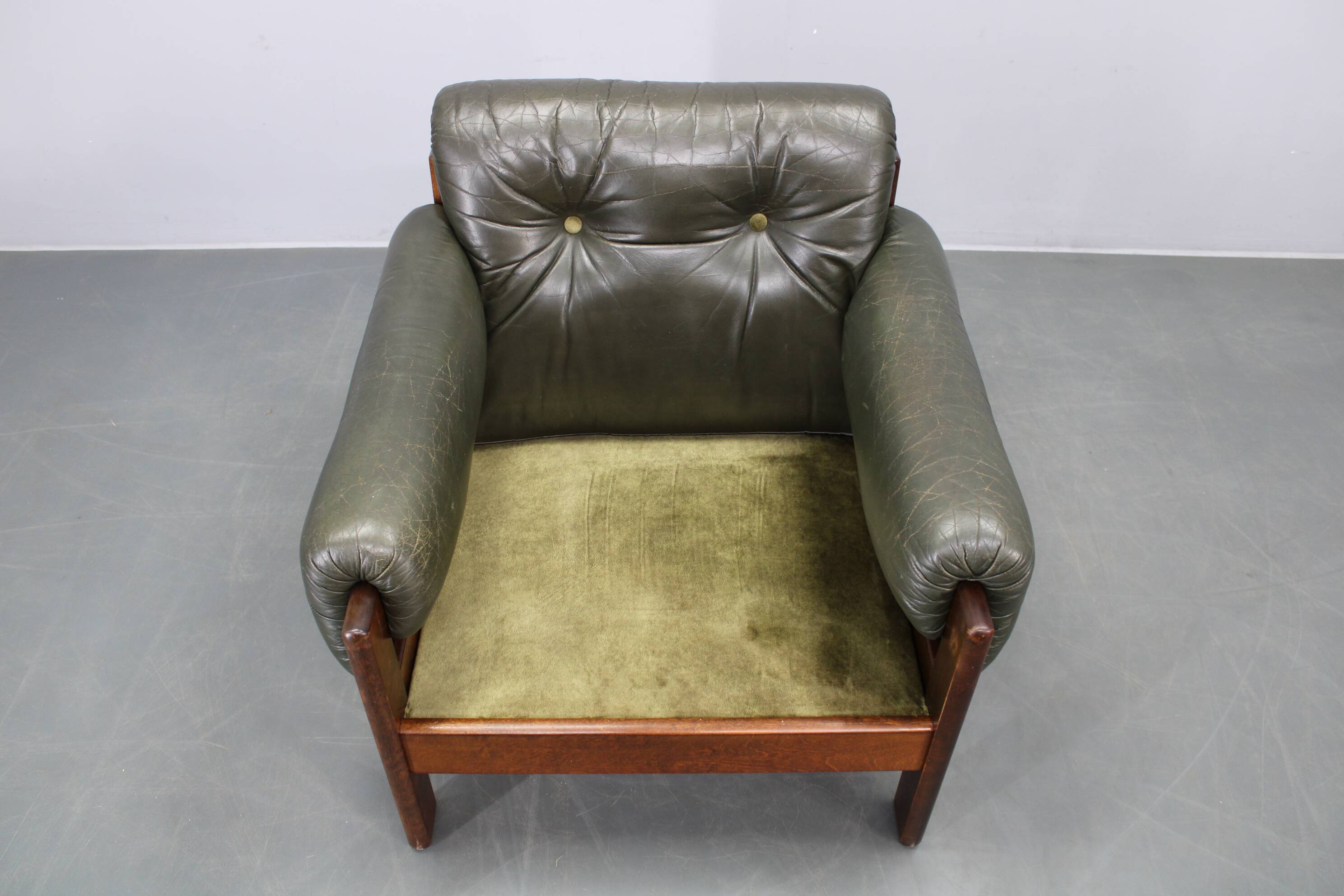 Fauteuil en cuir vert des années 70, Tchécoslovaquie.