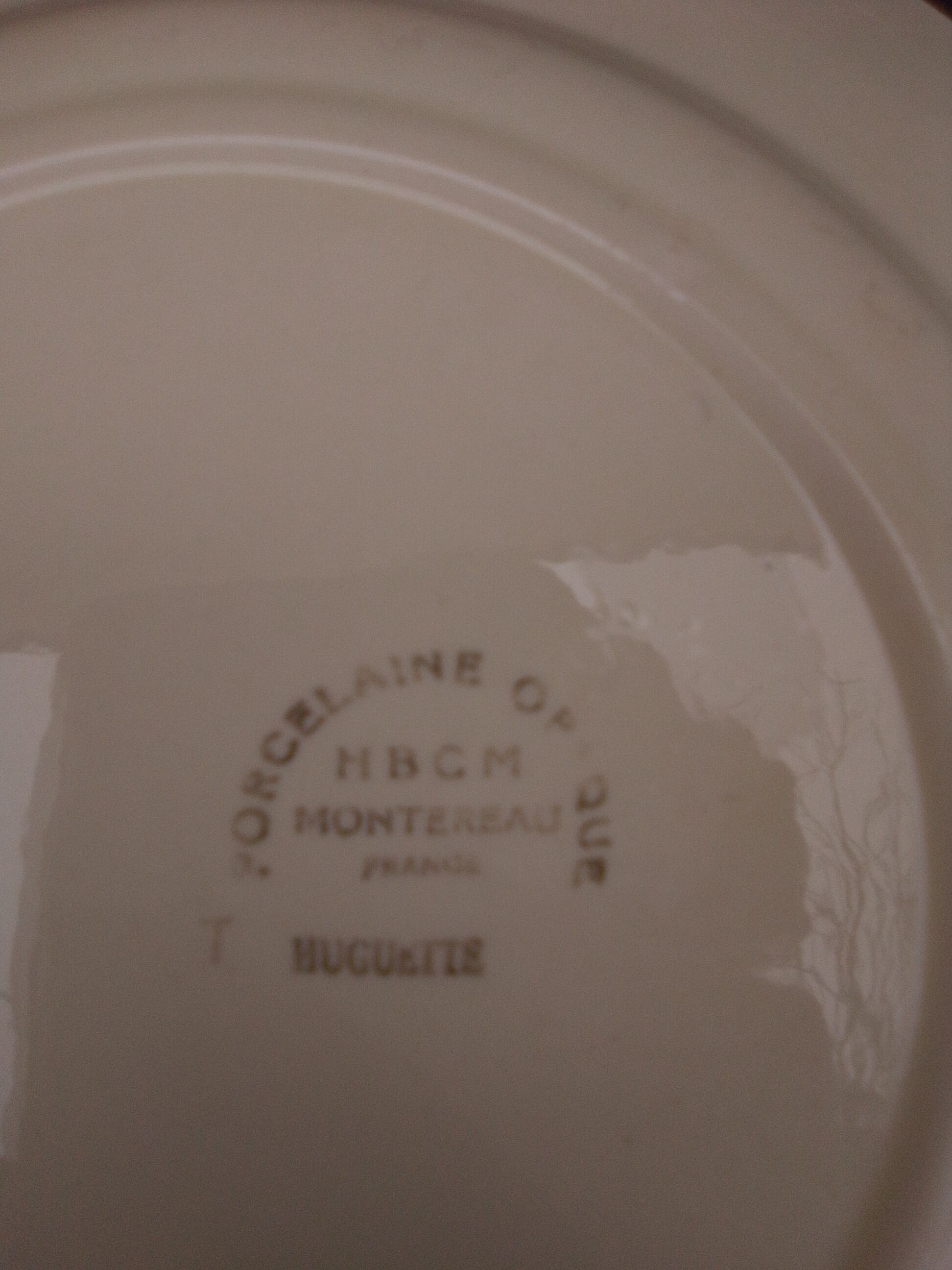 Opaque porcelain plate HBCM Creil Montereau model Huguette diam 22.5 cm