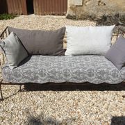 Lit banquette ancien fer forgé avec coussins