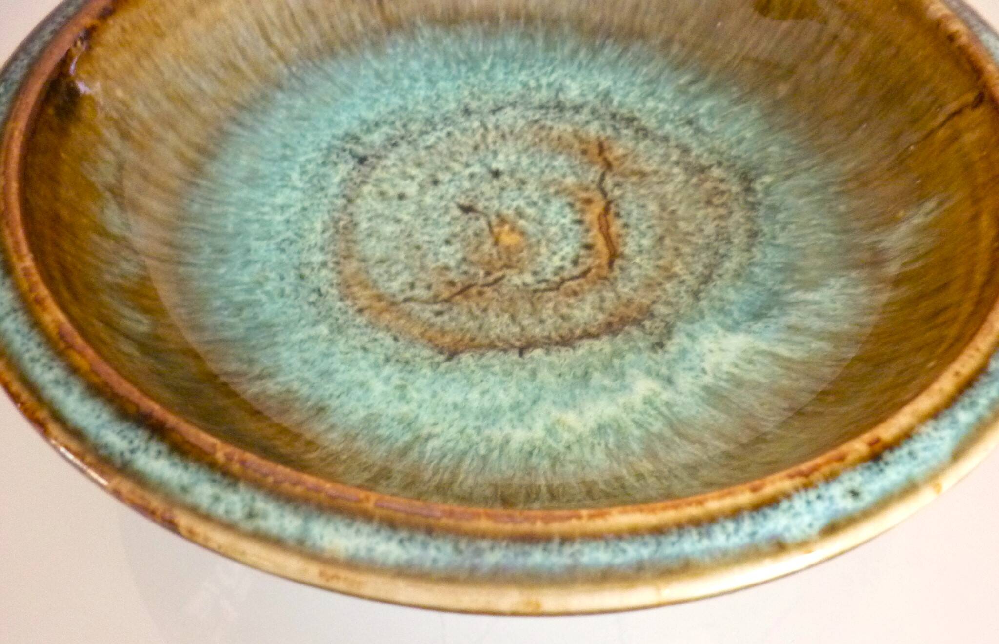 Vide poche, bol évasé ou coupe, céramique émaillée flammée, signature à identifier