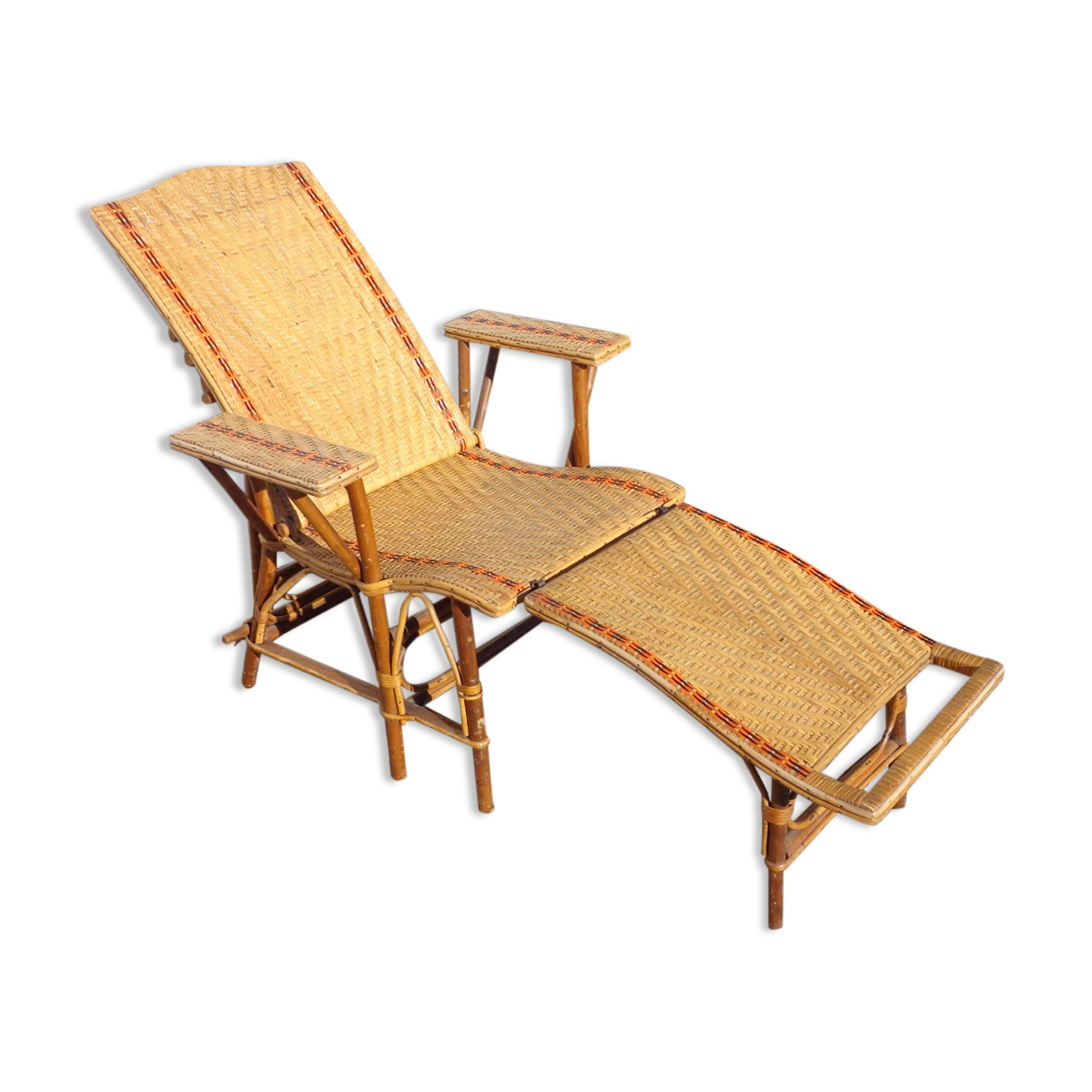 Rattan chaise longue
