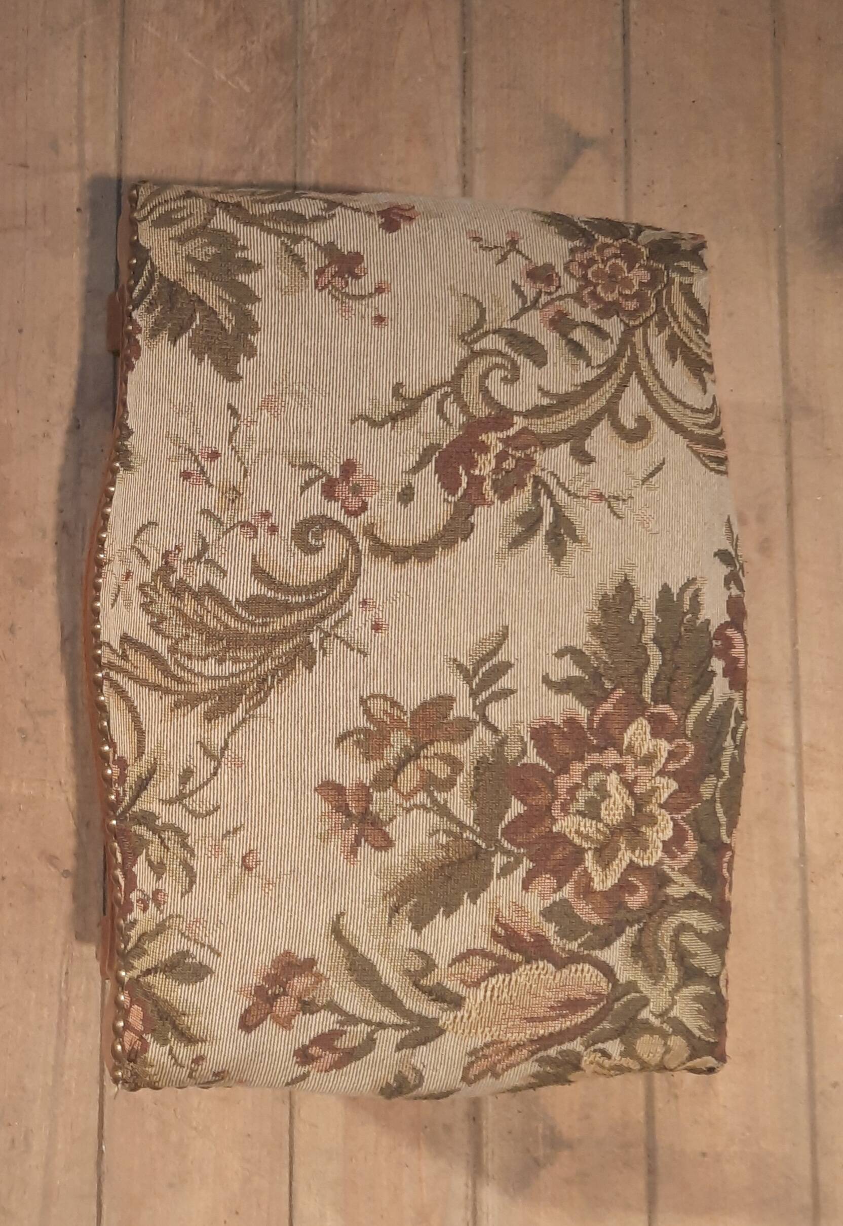 Louis XV style footrest