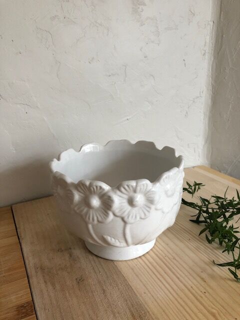White ceramic pot cover