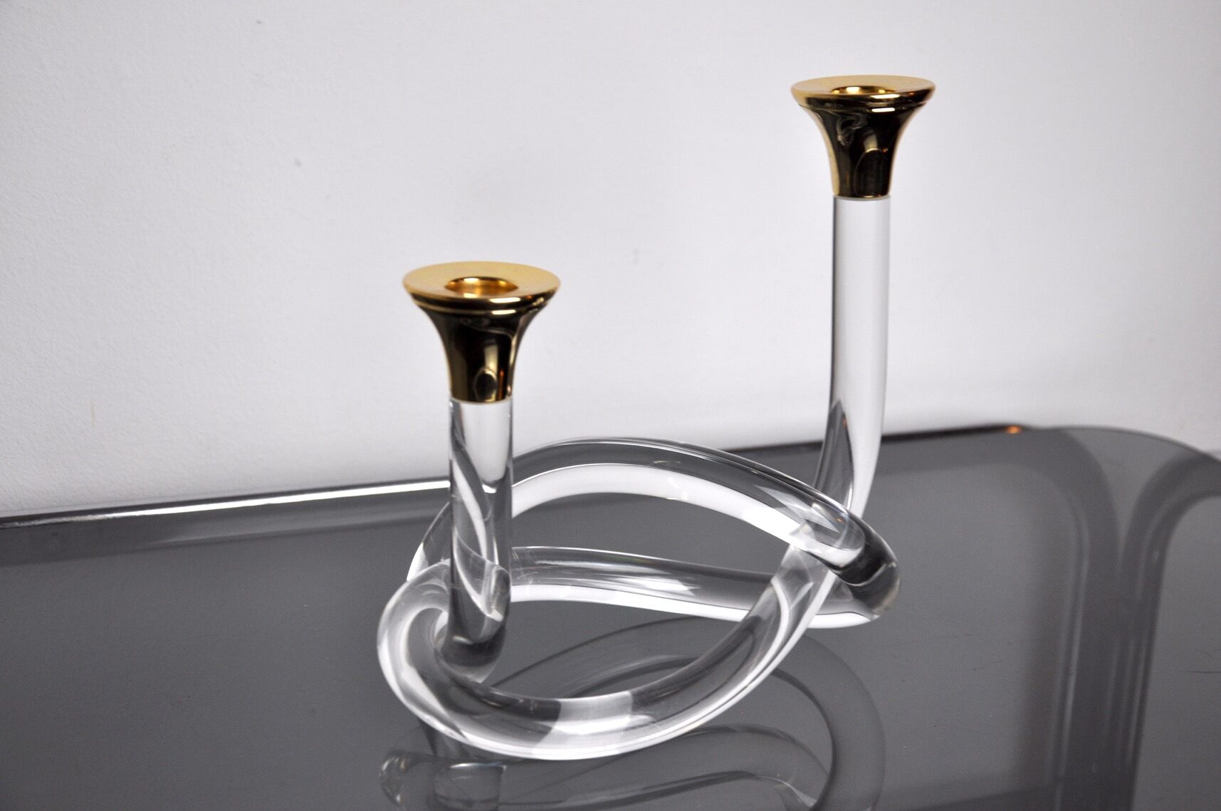Pretzel candle holder by Dorothy Thorpe in lucite, 1970